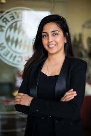 Dee Kundra
